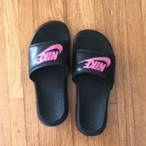 ‼️MUST GO Nike Slips